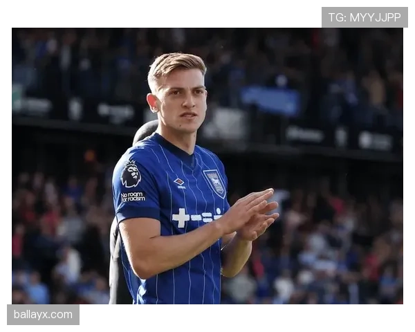 曼联近期表现波动,豪门光环褪去,问题显现对争冠形势产生影响 曼联近期表现波动,豪门光环褪去,问题显现对争冠形势产生影响